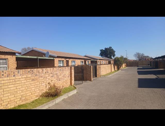 2 BEDROOM SECTIONAL TITLE FOR SALE IN FINSBURY